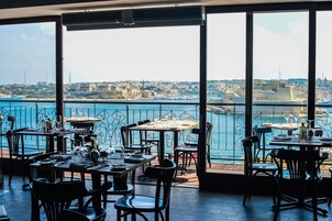 Colazione a buffet, servita tutte le mattine (10 EUR a persona) 