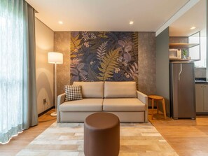 普通套房, 1 張標準雙人床, 露台 | 書桌、遮光窗簾/窗簾、免費嬰兒床、免費 Wi-Fi