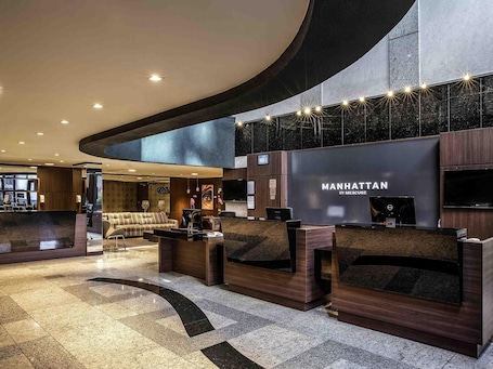 Exterior. Manhattan Porto Alegre by Mercure
