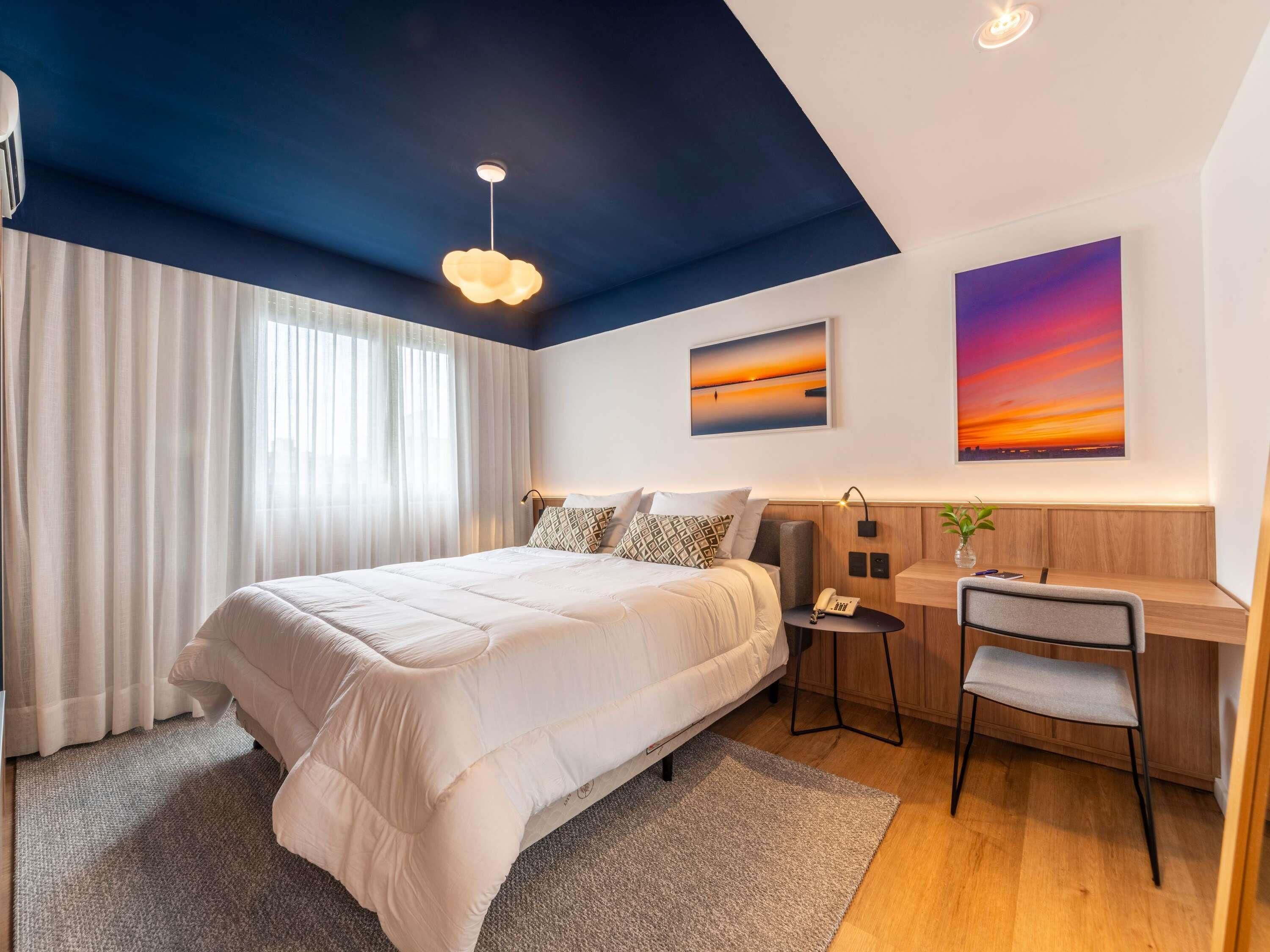 Habitación ejecutiva, 1 cama de matrimonio con sofá cama | Escritorio, cortinas opacas, cunas gratuitas y wifi gratis