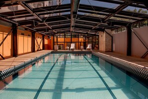 Indoor pool - Manhattan Porto Alegre by Mercure (Porto Alegre)