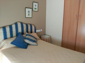Phòng đôi hoặc 2 giường đơn | Két bảo mật tại phòng, bàn, nôi/giường cho trẻ sơ sinh (phụ phí) 