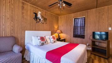 Standard Room, 1 Queen Bed | Soundproofing, free WiFi, bed sheets