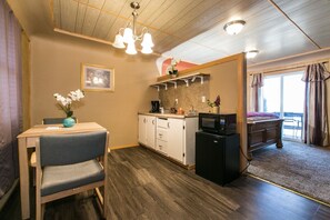 Lyxrum - 1 queensize-säng | Ljudisolering, gratis wi-fi och sängkläder