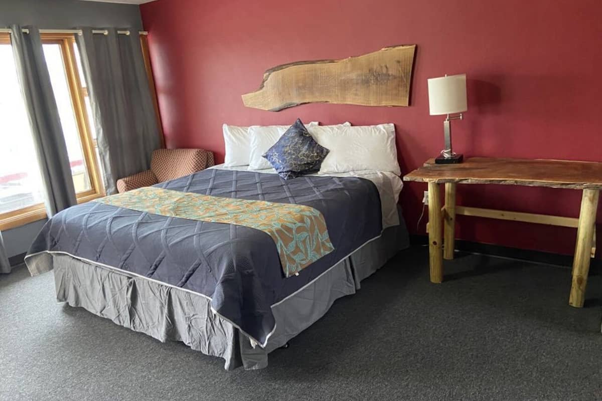 Economy room, 1 Bed | Soundproofing, free WiFi, bed sheets