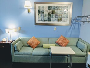 In-room safe, blackout drapes, iron/ironing board, free WiFi - Executive Inn Thomson (Thomson)