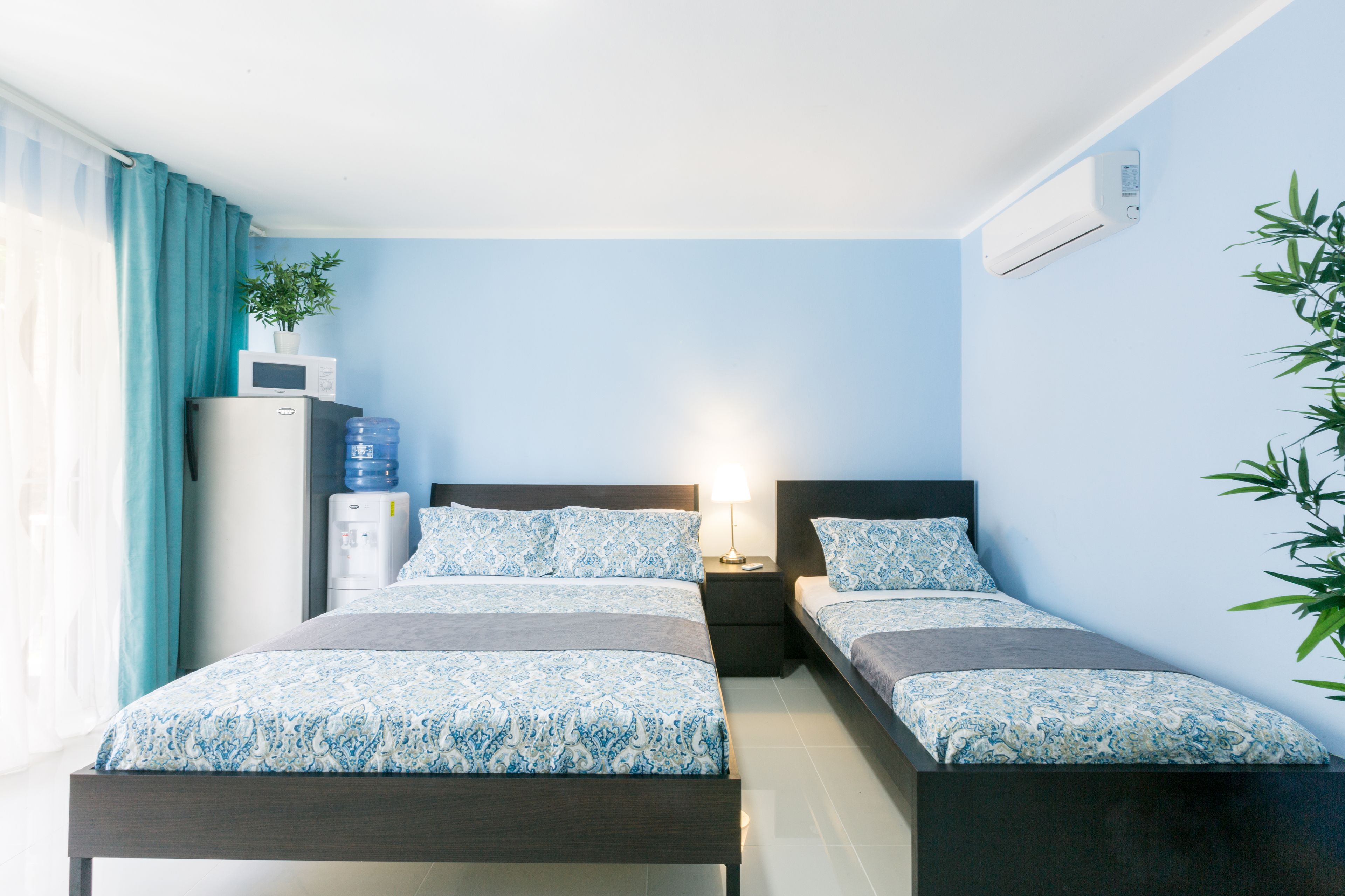 deluxe studio, pool view, poolside | 1 bedroom, in-room safe, desk, laptop workspace