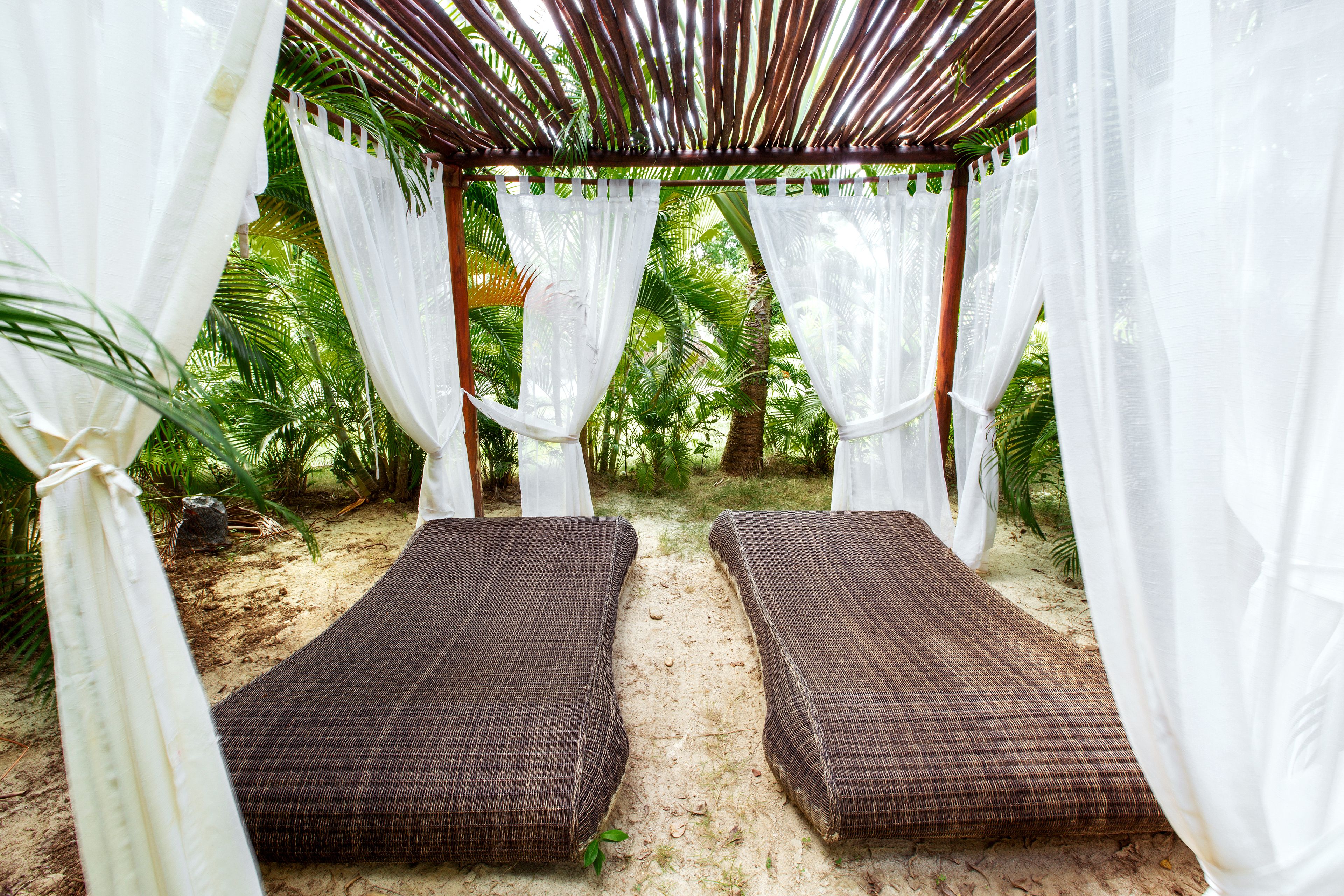 body treatments, massages on the beach, body scrubs, facials