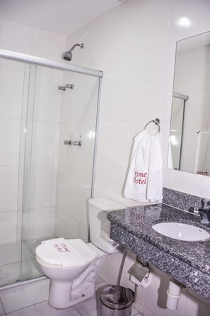 Shower, free toiletries, towels - Prime Hotel (Feira de Santana)