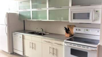 Condo, 1 Bedroom | Private kitchen | Full-size fridge, microwave, oven, stovetop