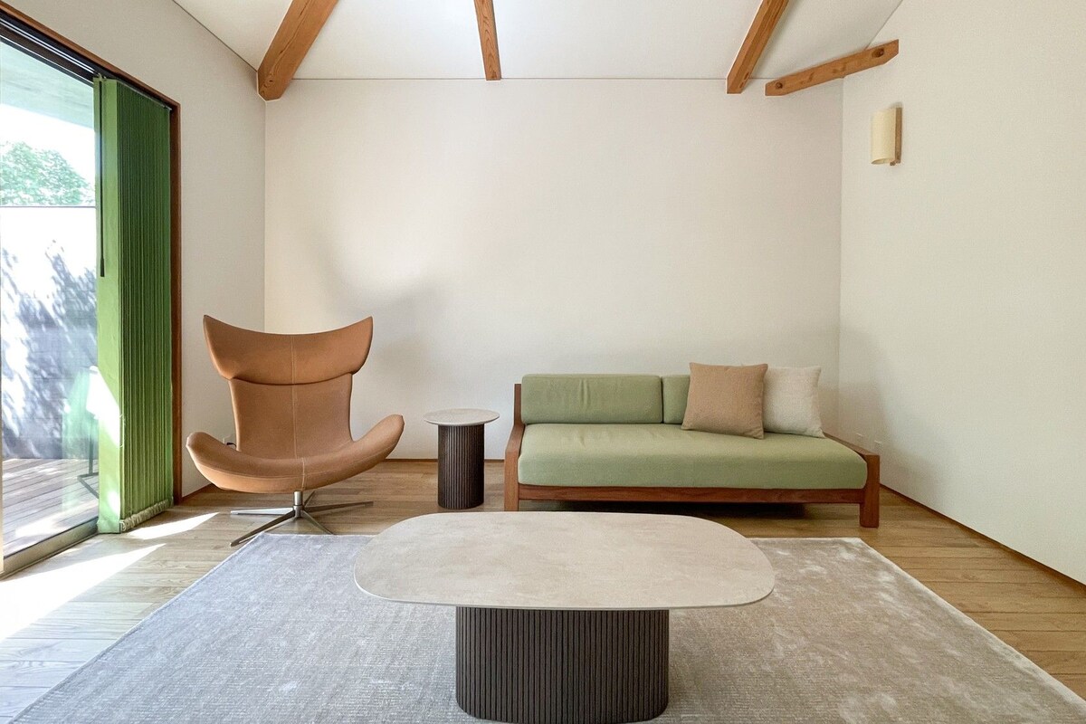 Semi Western-style Room