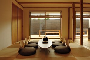 Caja de seguridad en la habitación, escritorio y wifi gratis 