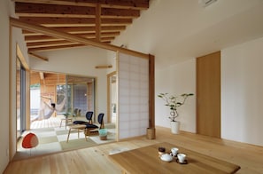 Cottage Deluks (with Outdoor Bath MATSU) | Brankas, meja kerja, dan Wi-Fi gratis