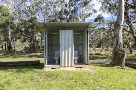Ducha, toallas. Little Styx Cabins