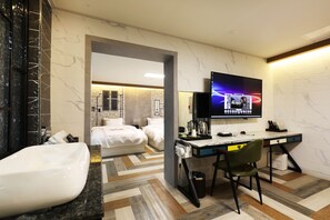 Suite | Egyptian cotton sheets, premium bedding, blackout drapes, soundproofing - Hotel Mondavi (Mokpo)