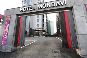 Property entrance - Hotel Mondavi (Mokpo)