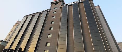 Fachada de la propiedad