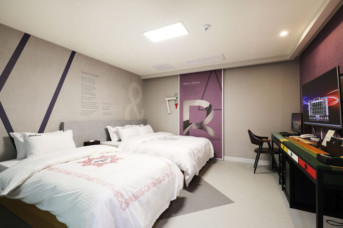 Standard Twin Room | 1 bedroom, Egyptian cotton sheets, premium bedding, blackout drapes