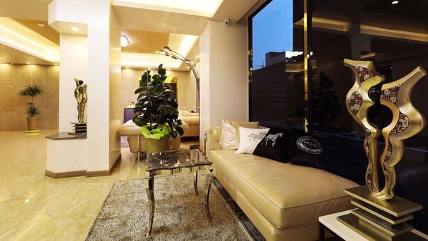 A modern living room with a sofa, coffee table, and decorative items. - Hotel Mondavi (Mokpo)