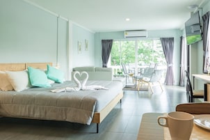 1 多间卧室、高档床上用品、迷你吧、客房内保险箱