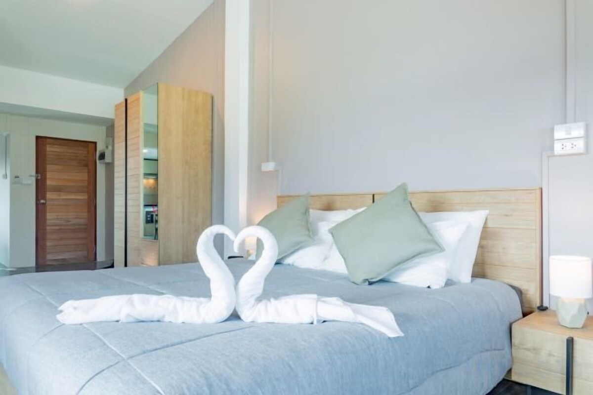 1 bedroom, premium bedding, minibar, in-room safe