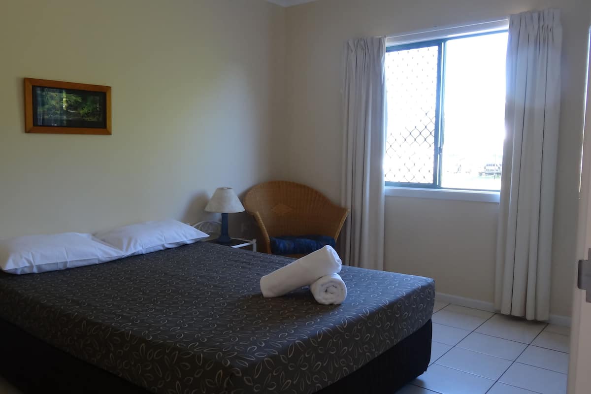 Departamento, 1 habitación, cocineta | Ropa de cama de alta calidad, minibar y tabla de planchar con plancha