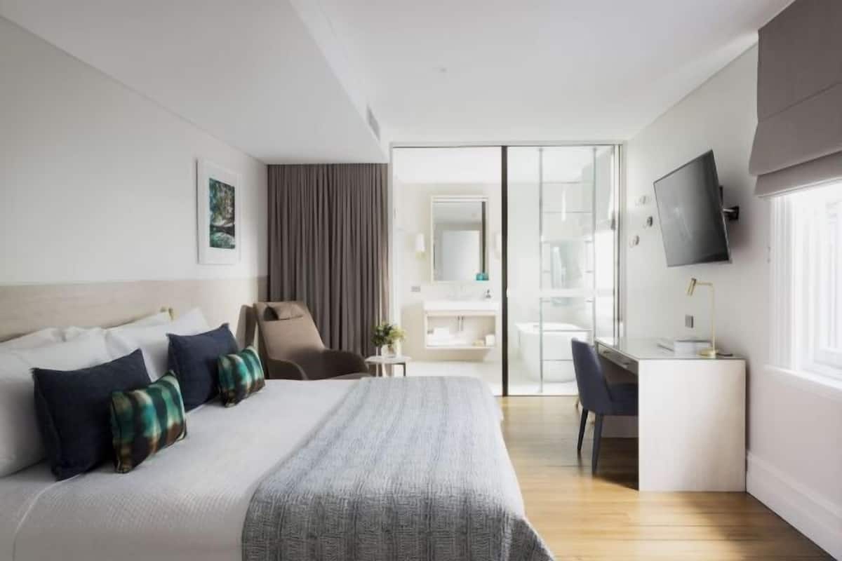 1 bedroom, premium bedding, minibar, in-room safe