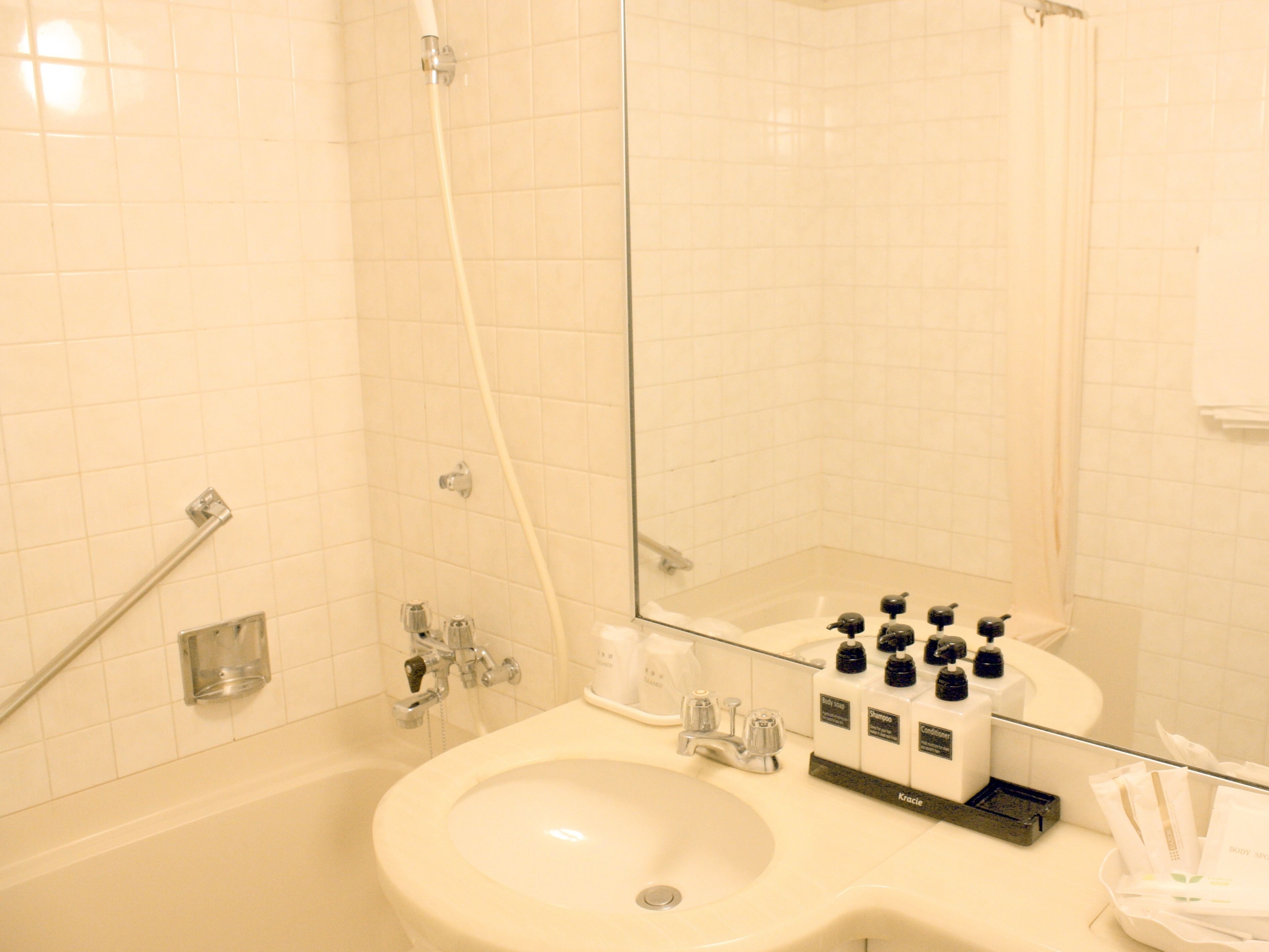 combined shower/bathtub, free toiletries, hair dryer, slippers