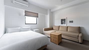 DOUBLE ROOM, Non Smoking | Down comforters, free cribs/infant beds, free WiFi, bed sheets
