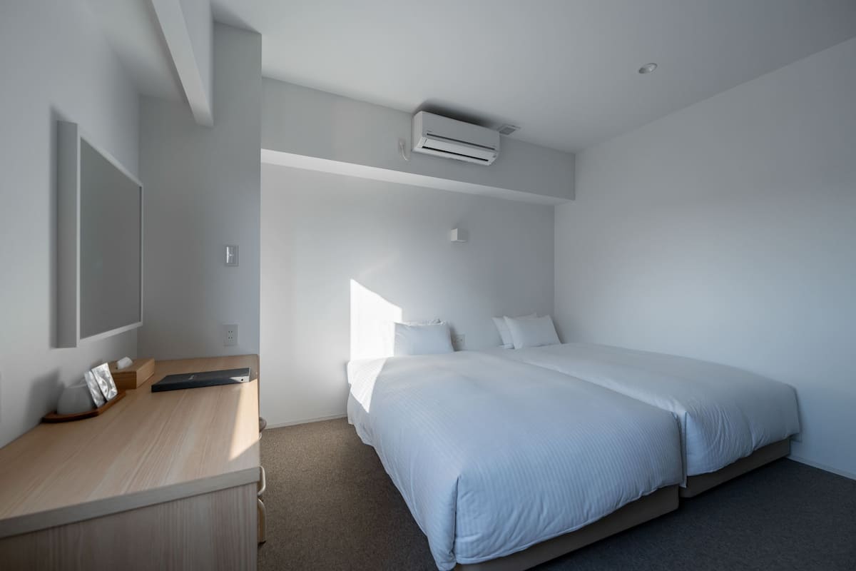 Twin Room | Down comforters, cribs (free), WiFi (free), bed sheets