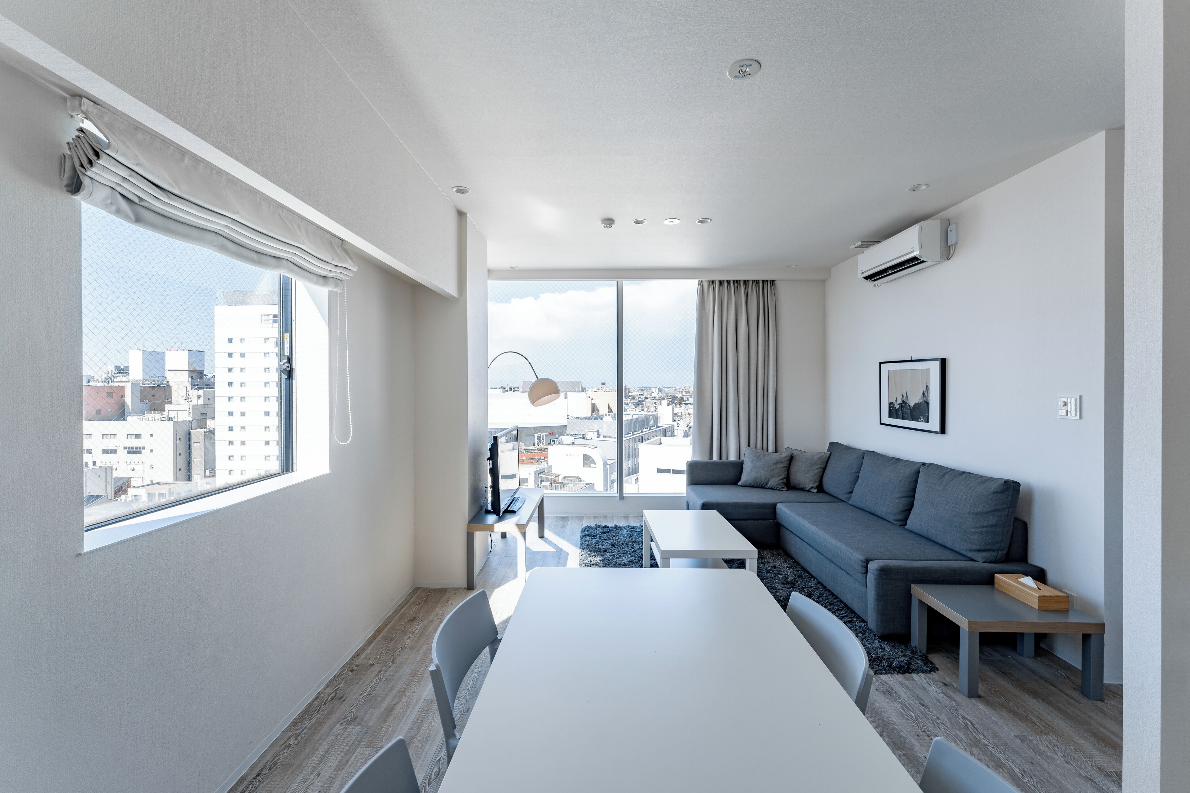 CORNER DELUXE ROOM, Non Smoking | Down comforters, free cribs/infant beds, free WiFi, bed sheets