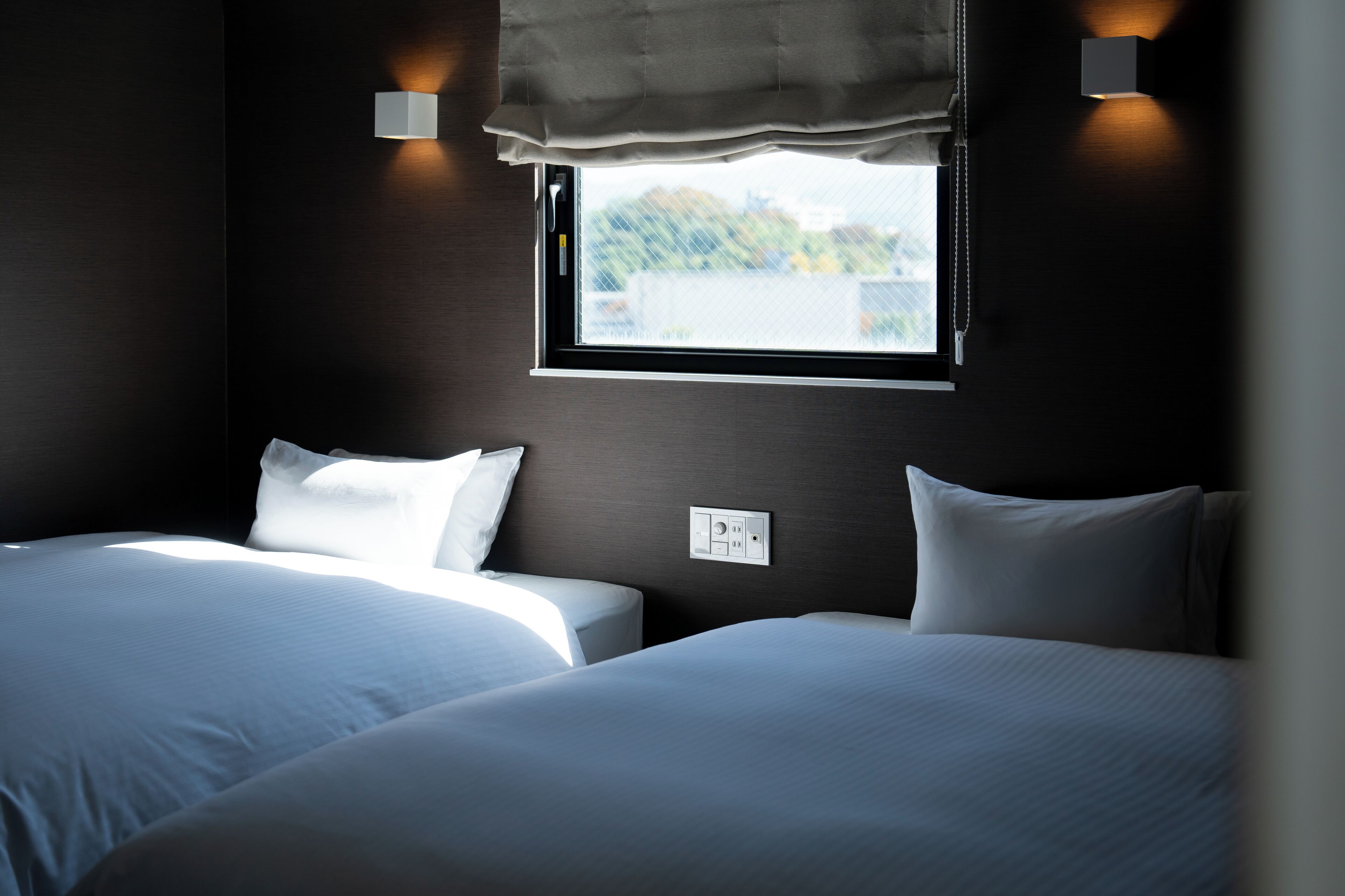 corner deluxe room, non smoking | 1 bedroom, down duvets, free cots/infant beds, free wifi