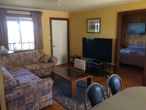 Småhus, 2 soverom | Oppholdsrom | TV