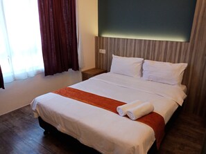 Premium bedding, down comforters, in-room safe, desk - The Verve Hotel (Petaling Jaya)
