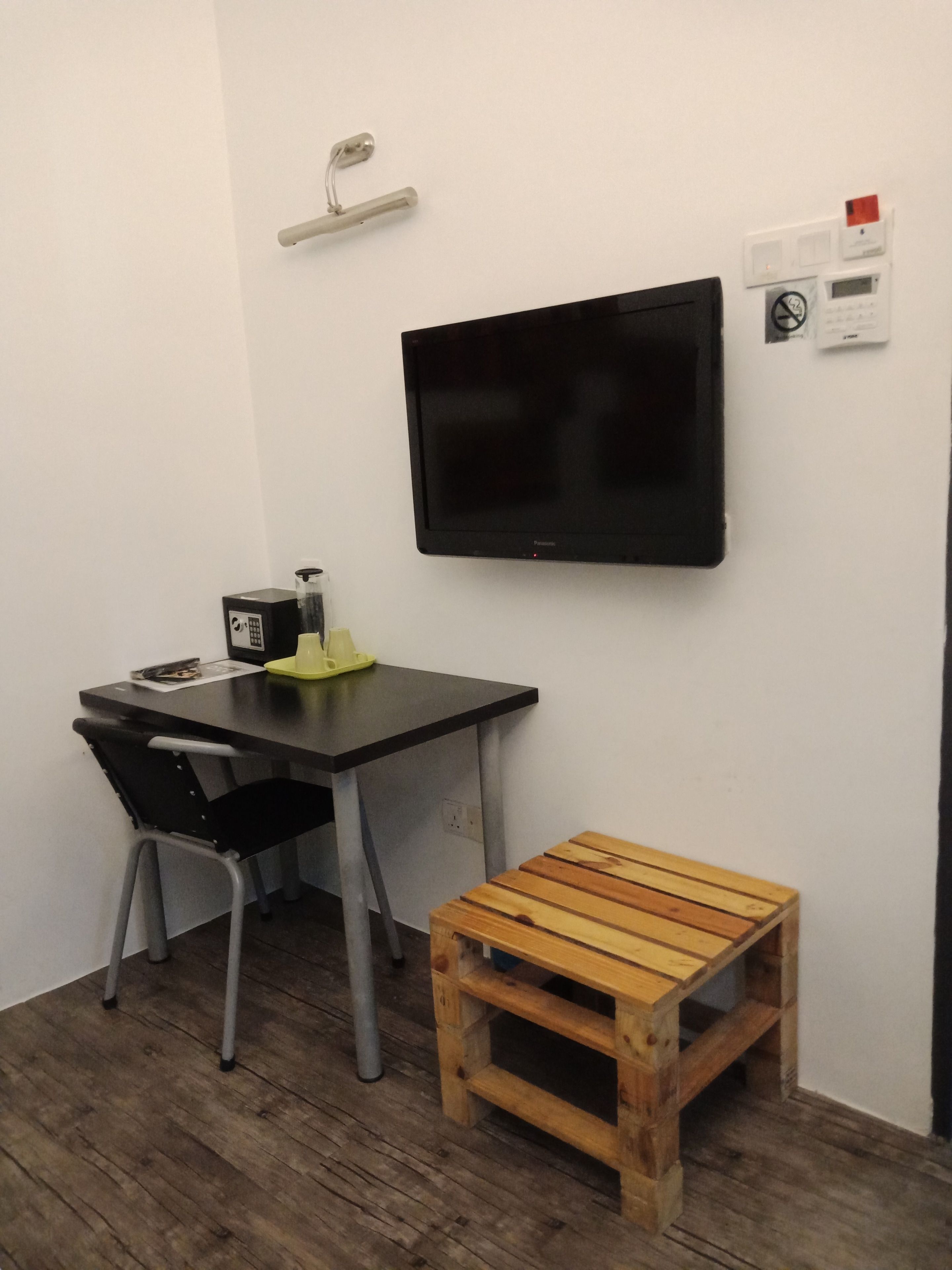 premium bedding, down duvets, in-room safe, desk