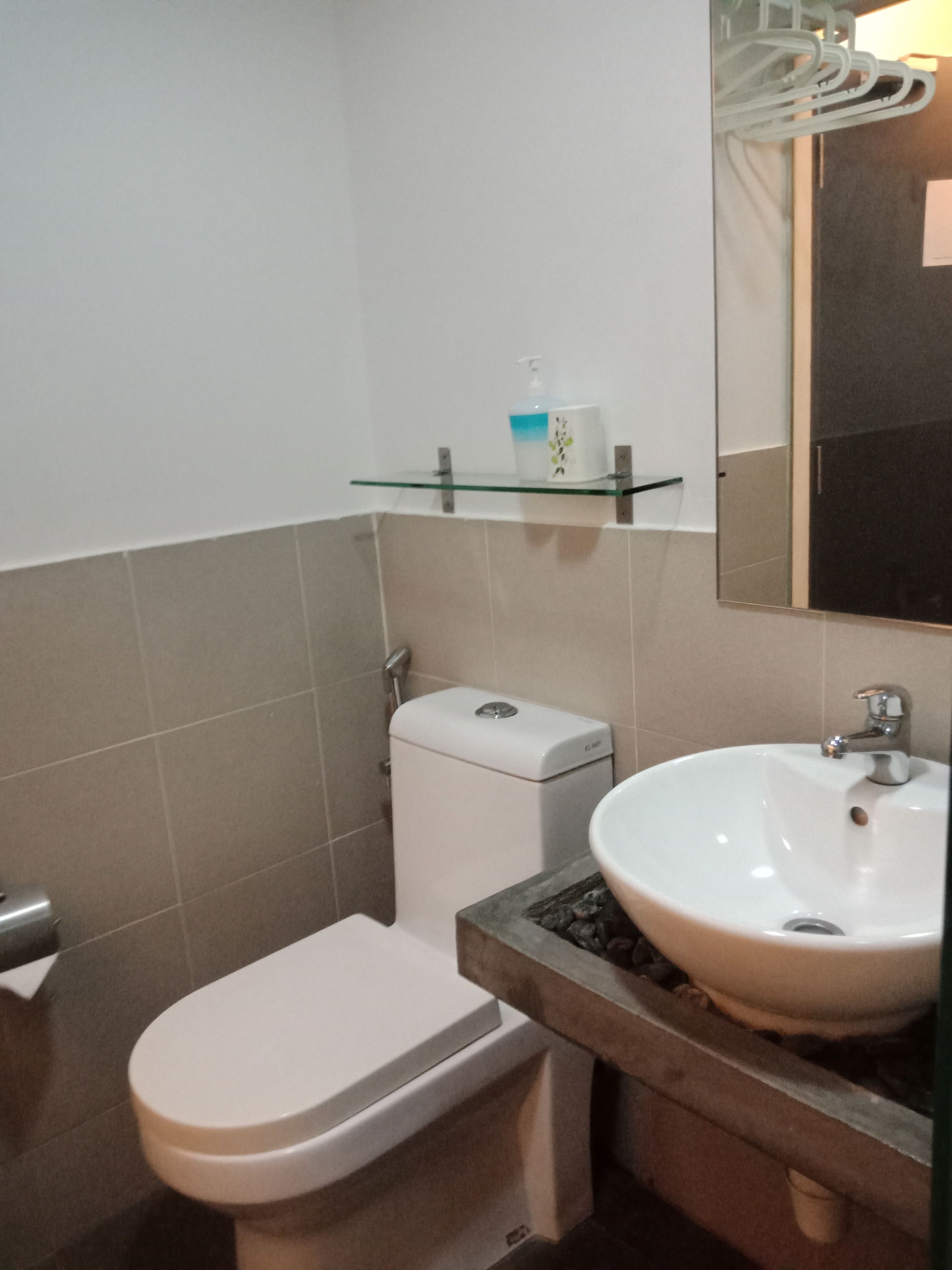 family suite | bathroom | shower, free toiletries, hair dryer, bidet