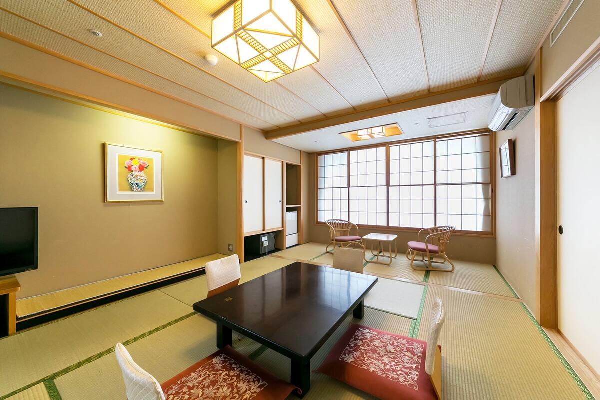 ห้องพัก, ปลอดบุหรี่ (with Tatami Area - Disability Access) | ตู้นิรภัยในห้องพัก, Wi-Fi ฟรี, ผ้าปูที่นอน