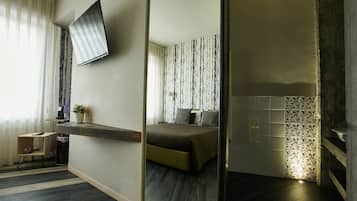 Juniorsvit | Minibar, skrivbord, ljudisolering och strykjÀrn/strykbrÀda