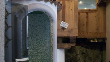 Massage/treatment rooms, massages