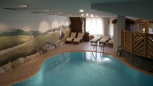 Indoor pool, outdoor pool, open 10 AM to 8 PM, sun loungers - Miraval Hotel (Predaia)