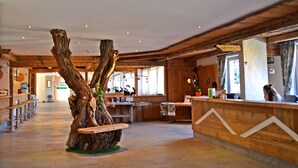 Reception - Miraval Hotel (Predaia)