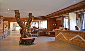 Reception - Miraval Hotel (Predaia)