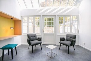 Escrivaninha, Wi-Fi de cortesia, roupa de cama