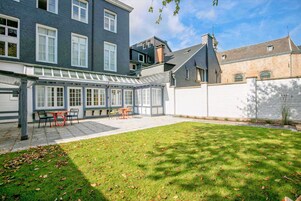 Suíte júnior, varanda | Escrivaninha, Wi-Fi de cortesia, roupa de cama