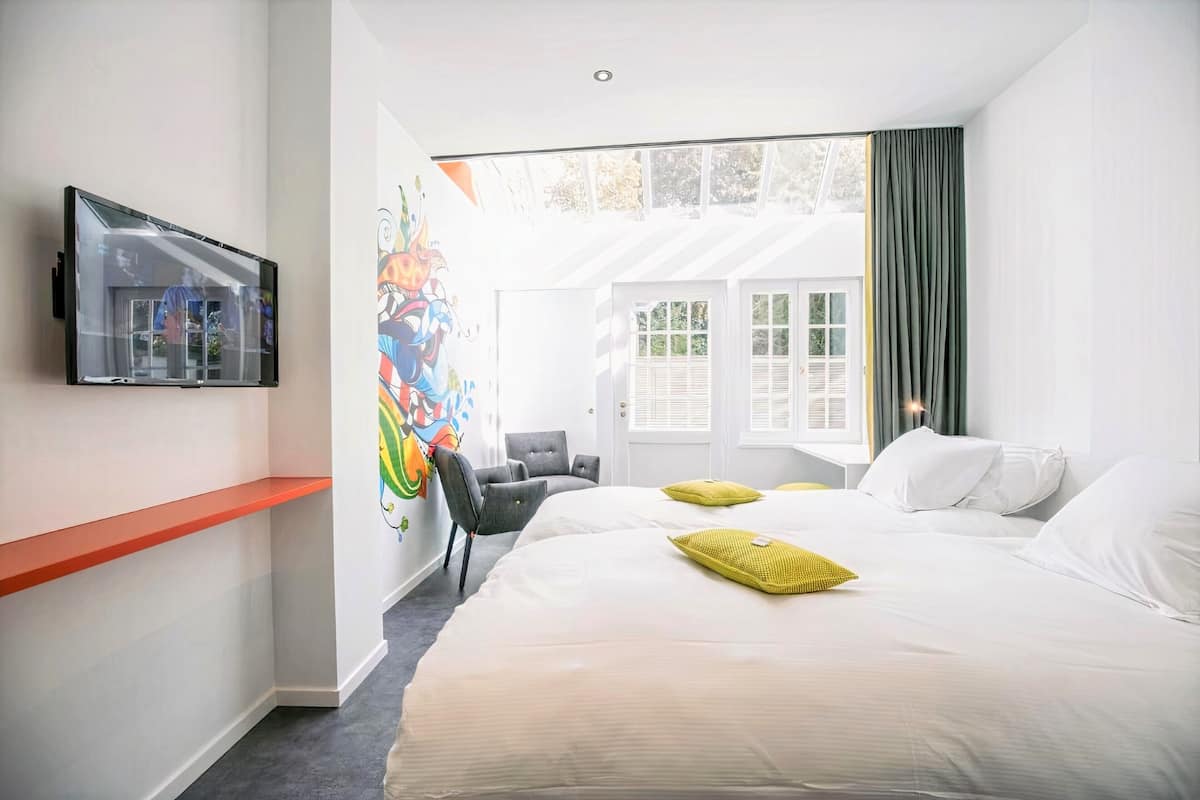 Suite Junior, patio | 1 camera, una scrivania, Wi-Fi gratuito, lenzuola