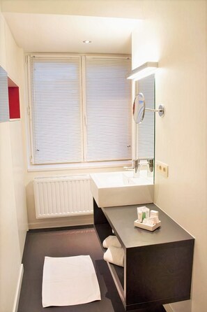 Studio, bếp nhỏ | Phòng tắm | Đồ dùng nhà tắm miễn phí, máy sấy tóc, khăn tắm, xà phòng 