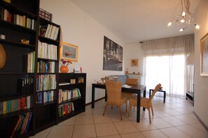 Télévision à écran plat