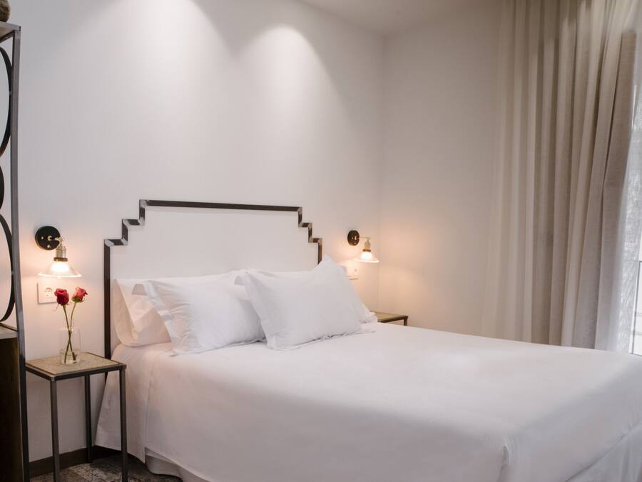 Habitación estándar, no fumadores, balcón (iglesia) | Sábanas italianas Frette y ropa de cama de alta calidad