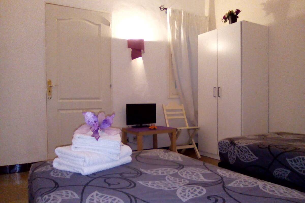 In-room safe, desk, free WiFi