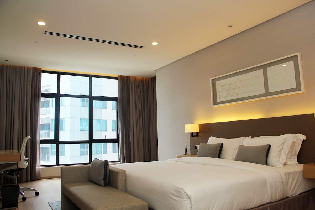 Suite Prestige, 2 chambres | Coffre-fort, bureau, fer et planche à repasser, accès au Wi-Fi (inclus)